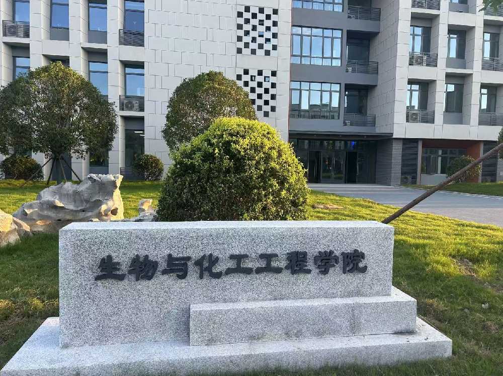 和县扬州职业大学体育场高杆灯项目